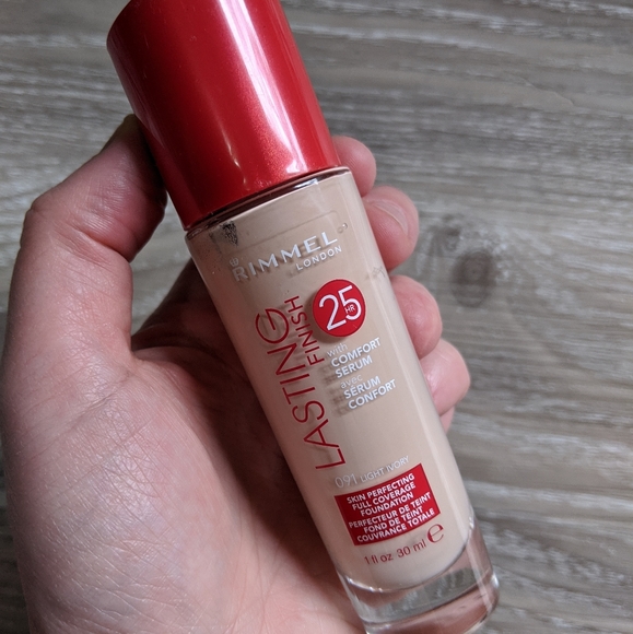 Rimmel Lasting Finish 25 Hour Foundation - Picture 1 of 2